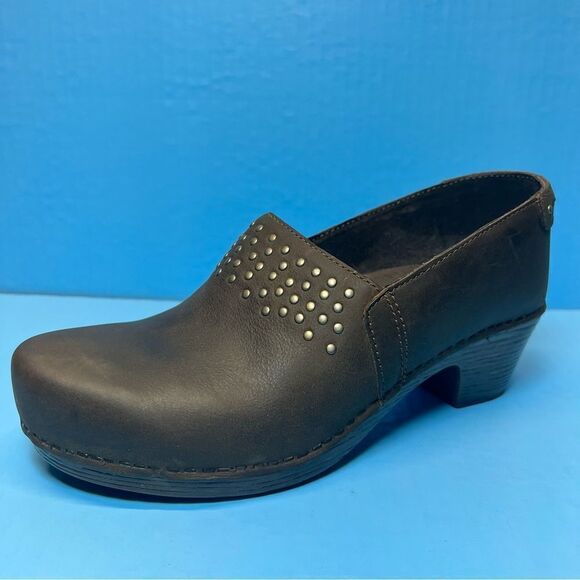 Dansko Womens Mavis Milled Studded Brown Nubuck Clogs EU38/US7.5-8 - Picture 1 of 10